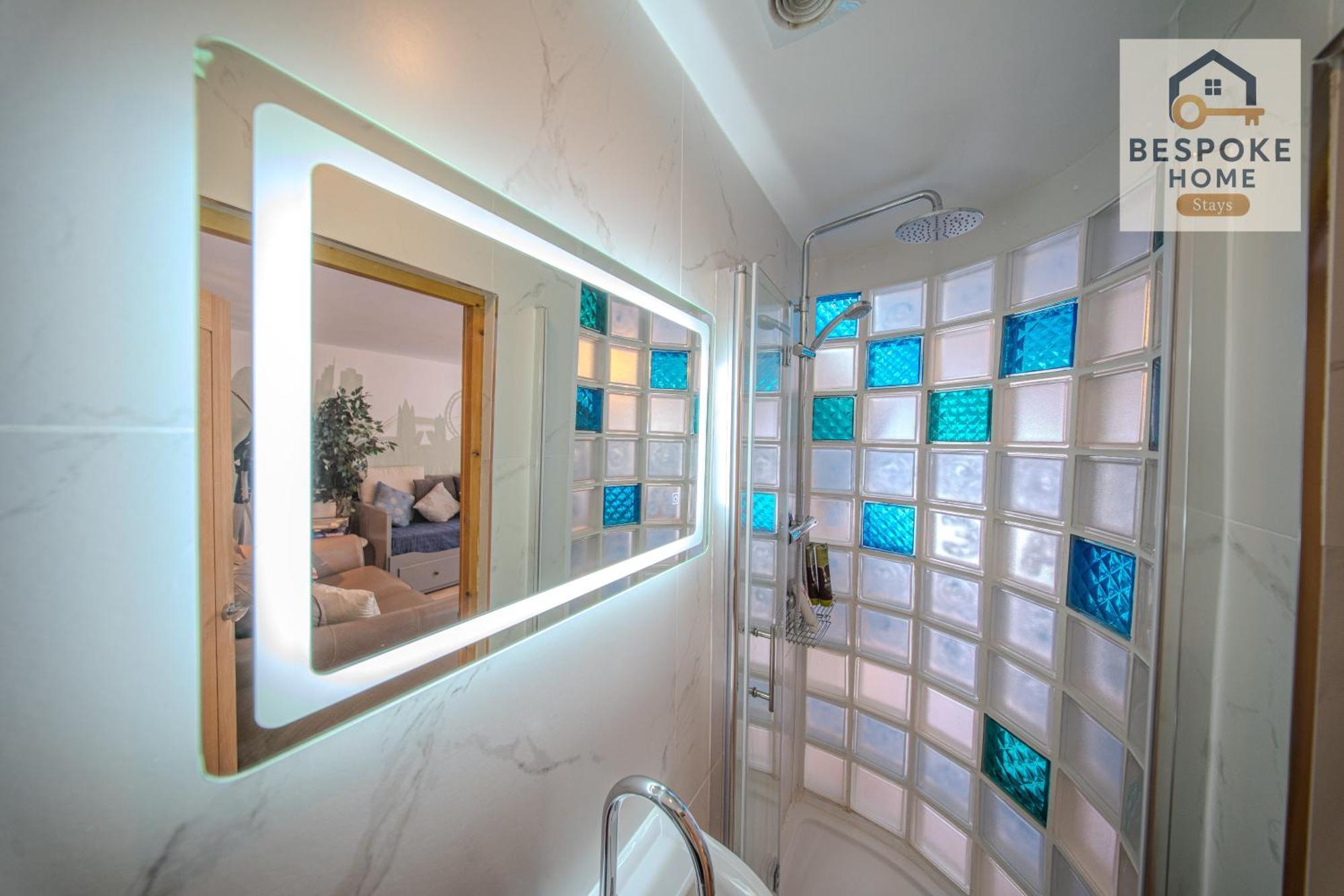 Modern 4 Bed 3 Bath House - 4 Groups With Free Parking - Central London Ferienhaus