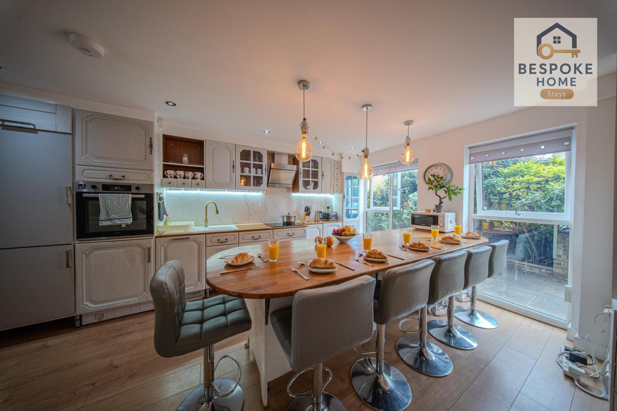 Ferienhaus Modern 4 Bed 3 Bath House - 4 Groups With Free Parking - Central London London